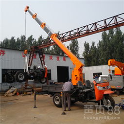 智能自動(dòng)支腿三輪背樹(shù)吊車 專用設(shè)備為古樹(shù)與土球提供精準(zhǔn)吊運(yùn)方案